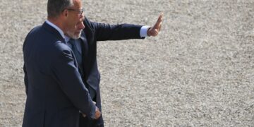 Merz (izq.) recibe con honores militares a Lula da Silva (der.) en el Palacio de Herrenhausen en Hannover, Alemania, el 19 de abril de 2026. Foto: HANNIBAL HANSCHKE/EFE/EPA.