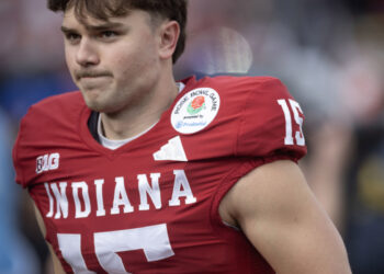 Fotografía de archivo del 2 de enero de 2026 que muestra al mariscal de campo de los Hoosiers de Indiana, el estadounidense de ascendencia cubana, Fernando Mendoza. Foto: EFE/ Armando Arorizo/ ARCHIVO.