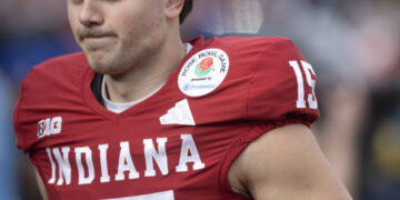 Fotografía de archivo del 2 de enero de 2026 que muestra al mariscal de campo de los Hoosiers de Indiana, el estadounidense de ascendencia cubana, Fernando Mendoza. Foto: EFE/ Armando Arorizo/ ARCHIVO.