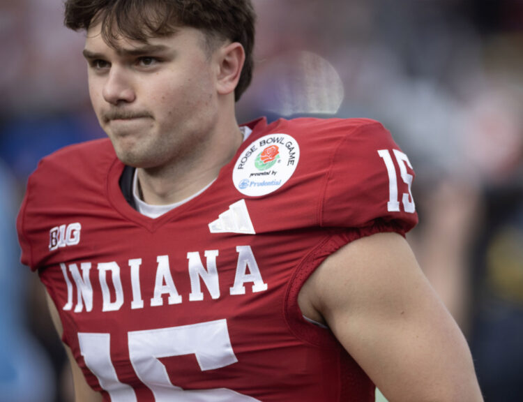 Fotografía de archivo del 2 de enero de 2026 que muestra al mariscal de campo de los Hoosiers de Indiana, el estadounidense de ascendencia cubana, Fernando Mendoza. Foto: EFE/ Armando Arorizo/ ARCHIVO.