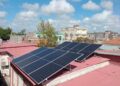 Paneles solares montados en el techo de una vivienda en Cuba. Foto: Tomada del perfil de Facebook de la mipyme Renova SURL.