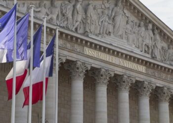 Exterior de la Asamblea Nacional, sede del Parlamento de Francia, en París. Foto: Edgar Sapiña / EFE / Archivo.