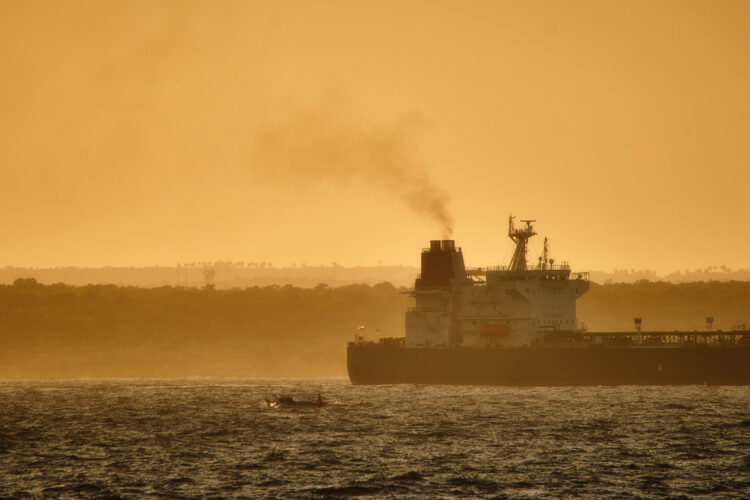 Petrolero ruso Anatoli Kolodkin en la bahía de Matanzas. Foto: EFE/STR