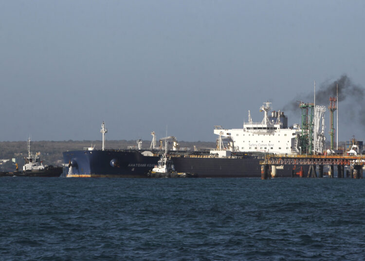 El petrolero ruso Anatoli Kolodkin en la bahía de Matanzas, el 31 de marzo de 2026. Foto: EFE / STR.