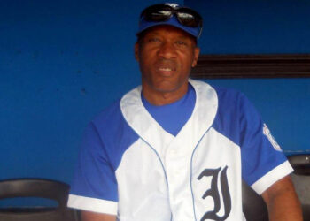 Juan Bravo en su época como miembro del equipo de dirección de Industriales. Foto: Tomada de Play Off Magazine / Archivo.