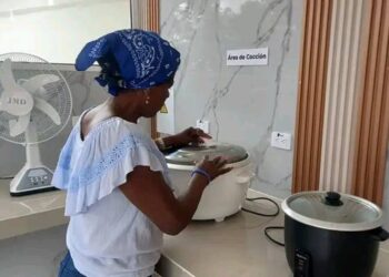 Entre los usos que tiene la nueva "solinera" de Santa Clara está la cocción de alimentos. Foto: Tomada del perfil de Facebook de la emisora CMHW.