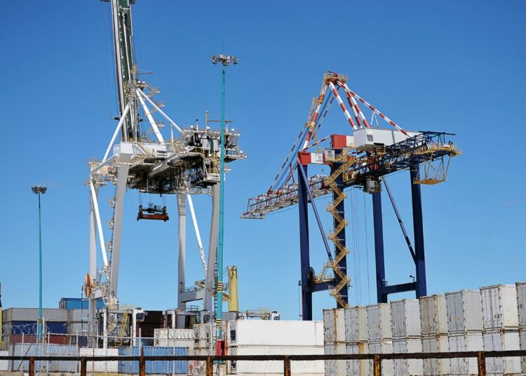 Terminal de contenedores en Sudáfrica. Foto: Canva.