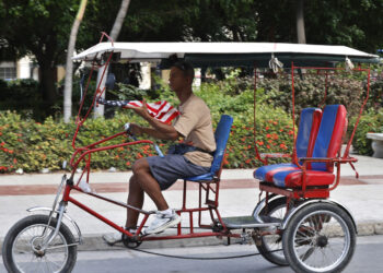 Cuba enfrenta los efectos de la grave crisis energética mientras EE.UU. practica su política de máxima presión sobre la isla. Foto: EFE/ Ernesto Mastrascusa.