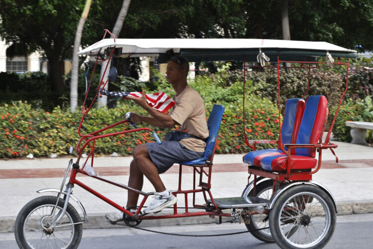 Cuba enfrenta los efectos de la grave crisis energética mientras EE.UU. practica su política de máxima presión sobre la isla. Foto: EFE/ Ernesto Mastrascusa.