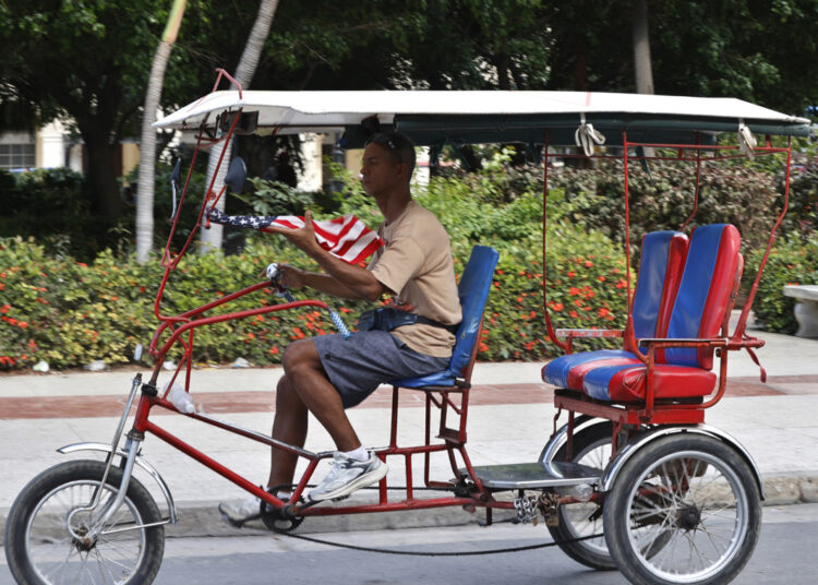 Cuba enfrenta los efectos de la grave crisis energética mientras EE.UU. practica su política de máxima presión sobre la isla. Foto: EFE/ Ernesto Mastrascusa.