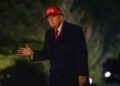 Trump de regreso a a Washington, tras fin de semana en Florida. Foto: BONNIE CASH/EFE/EPA/ POOL.