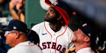 Yordan Álvarez tras conectar su séptimo jonrón de la temporada 2026. Foto: X @atros