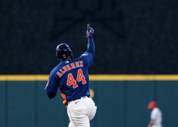 El cubano Yordan Álvarez se ha consolidado como un pilar ofensivo de los Astros de Houston y toda la MLB. Foto: @astros / X.