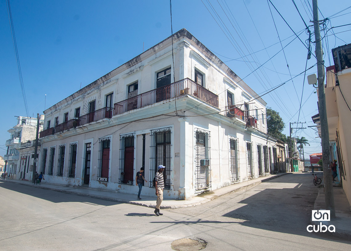 Calles Martí y Facciolo, en el entorno del Parque de las Madres, en Regla, La Habana. Foto: Otmaro Rodríguez.