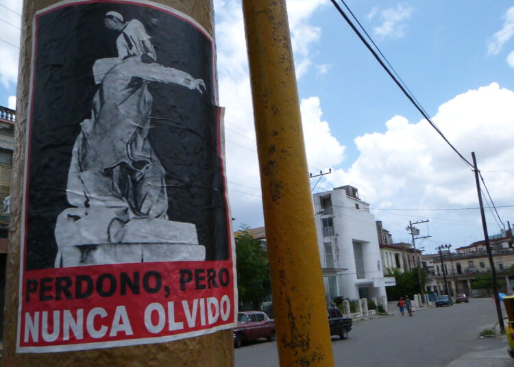 El 11 de marzo de 1949, un grupo de marines estadounidenses, en estado de embriaguez, profanó la estatua de José Martí en el Parque Central de La Habana. Foto: AMD