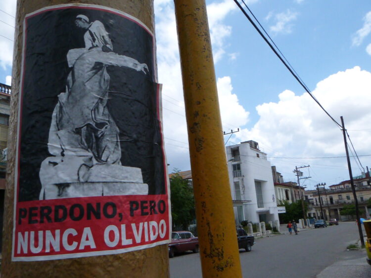 El 11 de marzo de 1949, un grupo de marines estadounidenses, en estado de embriaguez, profanó la estatua de José Martí en el Parque Central de La Habana. Foto: AMD