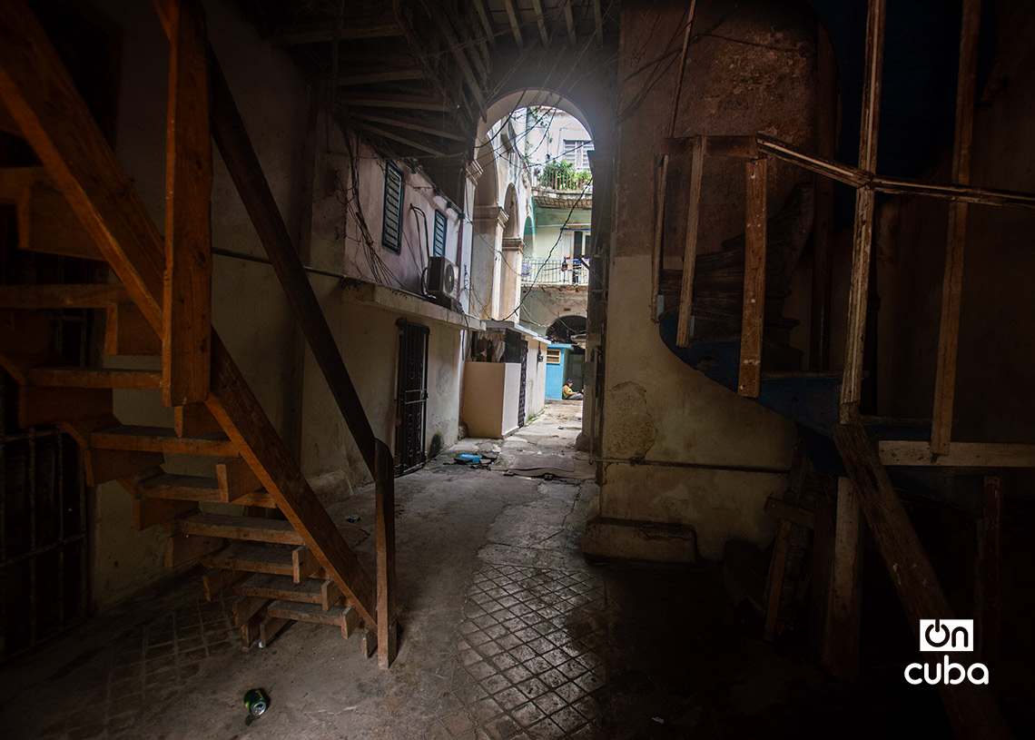 Interior en San Ignacio No. 214, La Habana Vieja. Foto: Otmaro Rodríguez.