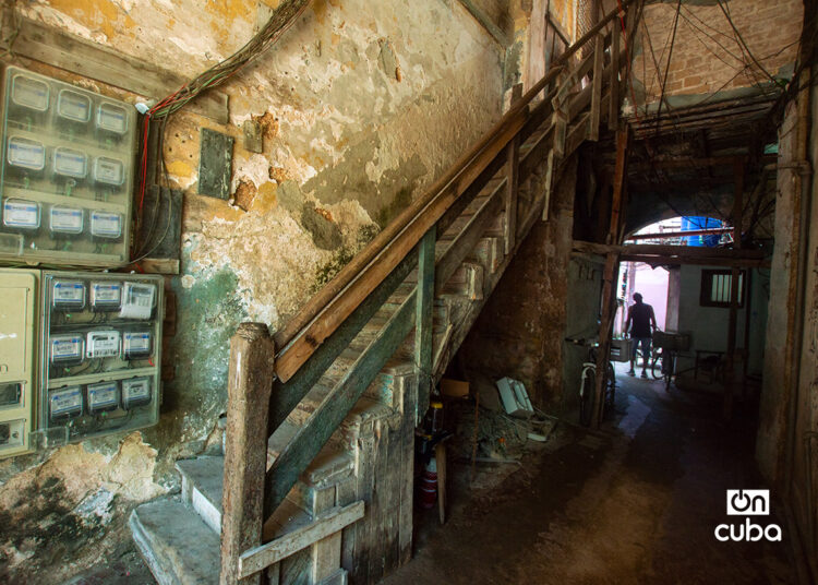 Interior en Cuarteles No.11, La Habana Vieja. Foto: Otmaro Rodríguez.