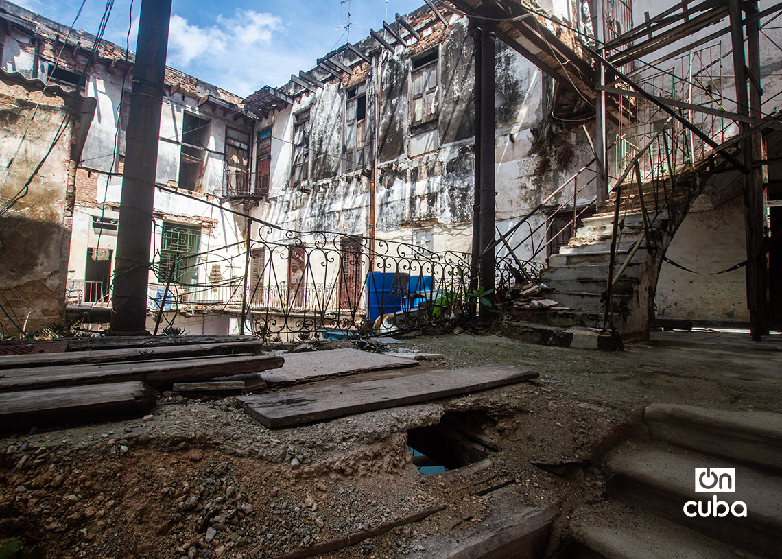 Interior en el Callejón del Chorro, La Habana Vieja. Foto: Otmaro Rodríguez.