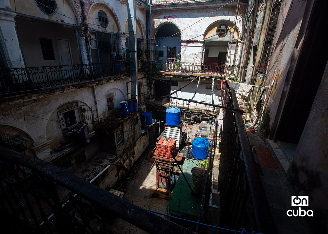Interior en Cuba No. 111, La Habana Vieja. Foto: Otmaro Rodríguez