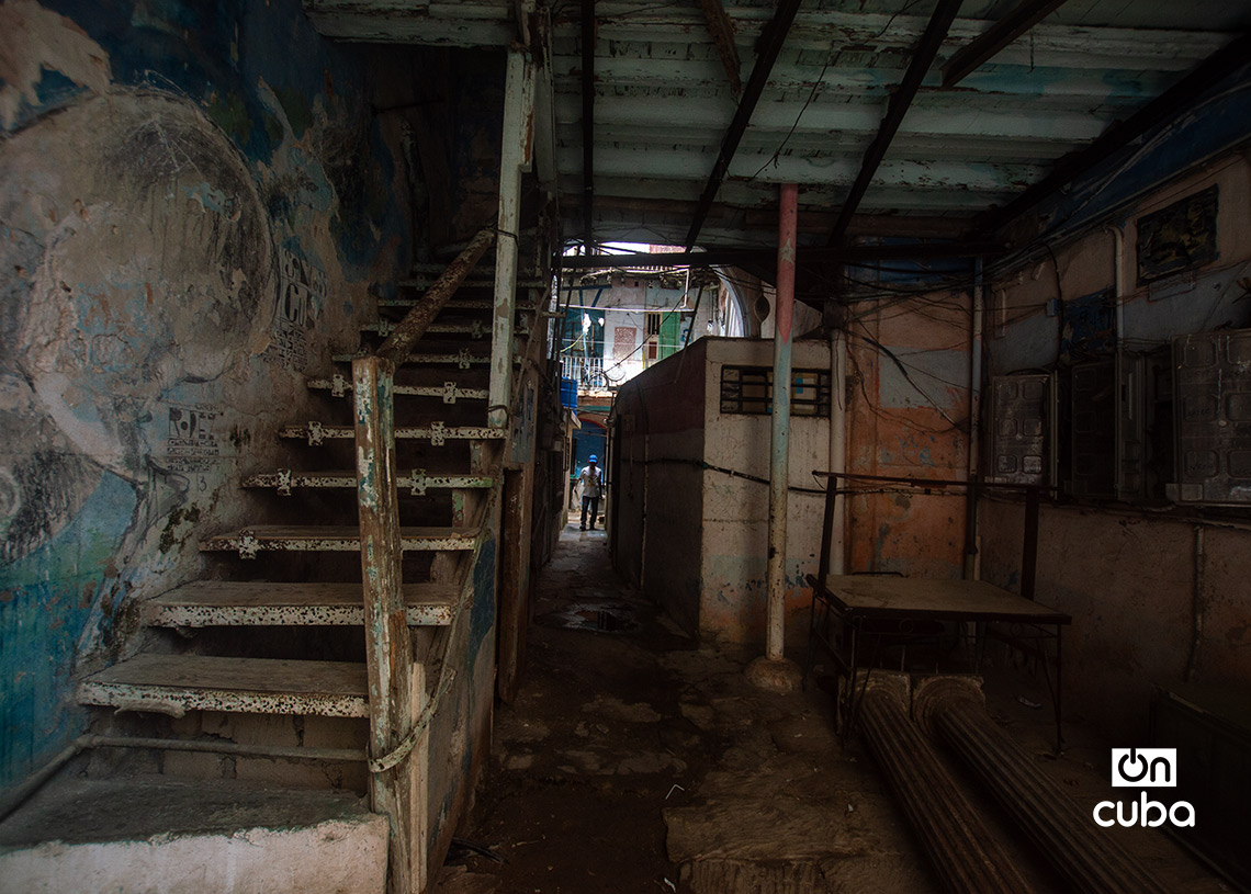 Interior en San Ignacio No. 202, La Habana Vieja. Foto: Otmaro Rodríguez.