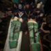Funeral de Mohammed Odeh, jefe militar del grupo islamista Hamás, quien murió en un ataque israelí contra el barrio de Rimal, en Ciudad de Gaza, en el que también fallecieron otras seis personas. Foto: Ahmad Awad / EFE.