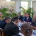Encuentro entre John Ratcliffe (d), director de la CIA, y autoridades cubanas en La Habana, el 14 de mayo de 2026. Foto: @CIA / X.