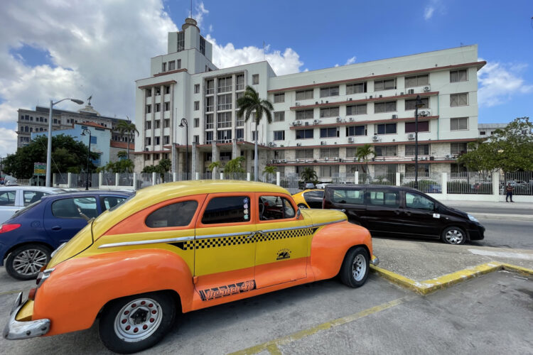 Fachada del conglomerado militar cubano Gaesa este jueves, en La Habana. Foto: Felipe Borrego/EFE.