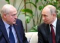Lukashenkoy Putin en la cumbre de la Unión Económica Eurasiática. Foto: ALEXANDER KAZAKOV/SPUTNIK / KREMLIN/EFE/EPA