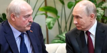 Lukashenkoy Putin en la cumbre de la Unión Económica Eurasiática. Foto: ALEXANDER KAZAKOV/SPUTNIK / KREMLIN/EFE/EPA