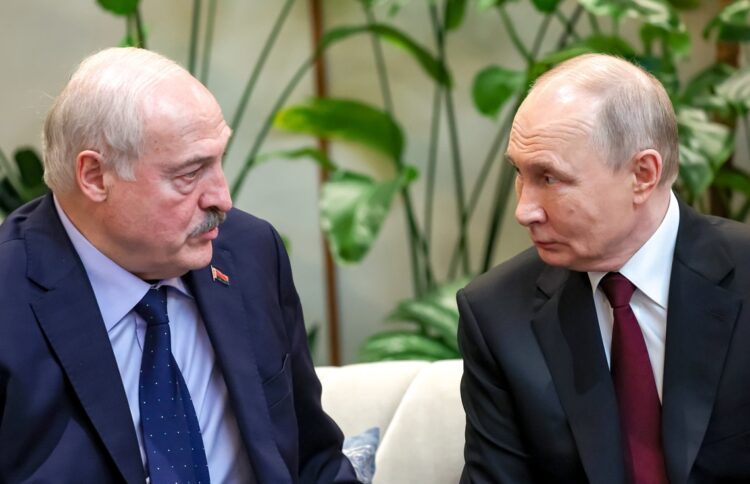 Lukashenkoy Putin en la cumbre de la Unión Económica Eurasiática. Foto: ALEXANDER KAZAKOV/SPUTNIK / KREMLIN/EFE/EPA
