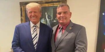 Vic Mellor junto al presidente Donald Trump. Foto: Web oficial de Vic Mellor.