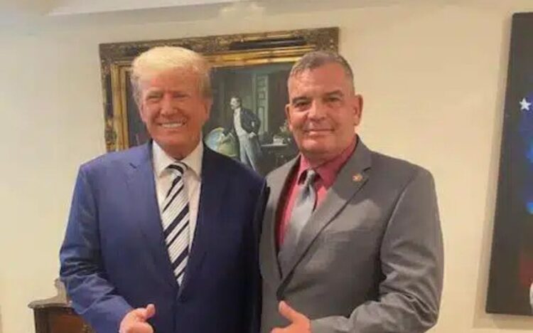 Vic Mellor junto al presidente Donald Trump. Foto: Web oficial de Vic Mellor.