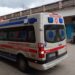 Ambulancia traslada a una mujer herida en un accidente de tránsito en la Autopista Nacional en Placetas, Villa Clara. Foto: ACN.
