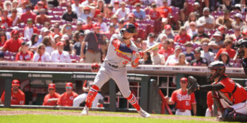 César Prieto en su debut con los Cardenales en la pasada temporada. Foto. MLB.com / Archivo.