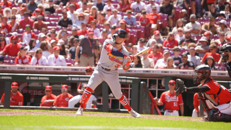 César Prieto en su debut con los Cardenales en la pasada temporada. Foto. MLB.com / Archivo.