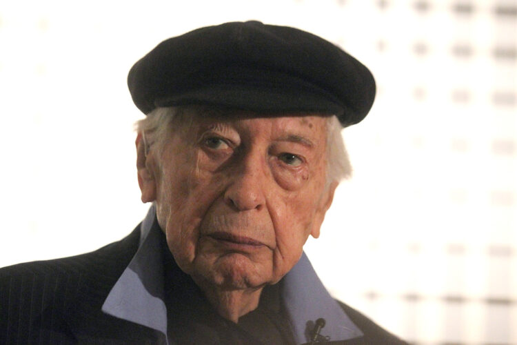 Julio le Parc asistiendo a una exposición en Buenos Aires. Foto: Aitor Pereira/EFE/  ARCHIVO