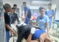 Atención a lesionados en un accidente masivo ocurrido en un tramo de la Autopista Nacional, en Cienfuegos, el 3 de mayo de 2026. Foto: Tomada del perfil en Facebook del telecentro Perlavisión.