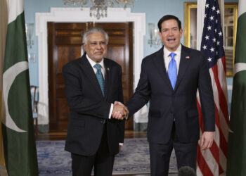 Rubio se reunió con el viceprimer ministro y ministro de Asuntos Exteriores de Pakistán, Ishaq Dar, mediador en las negociaciones con Irán, antes de que el presidente estadounidense, Donald Trump, tome su decisión sobre el acuerdo con Teherán. Foto: Lenin Nolly/EFE.