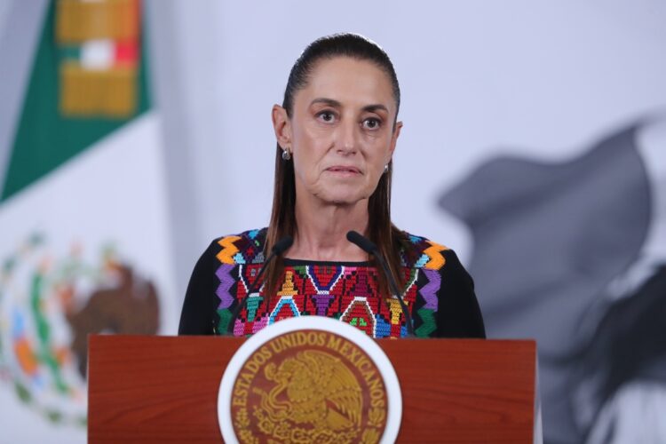 Claudia Sheinbaum habla durante una rueda de prensa este miércoles. Foto:  Mario Guzmán/EFE.