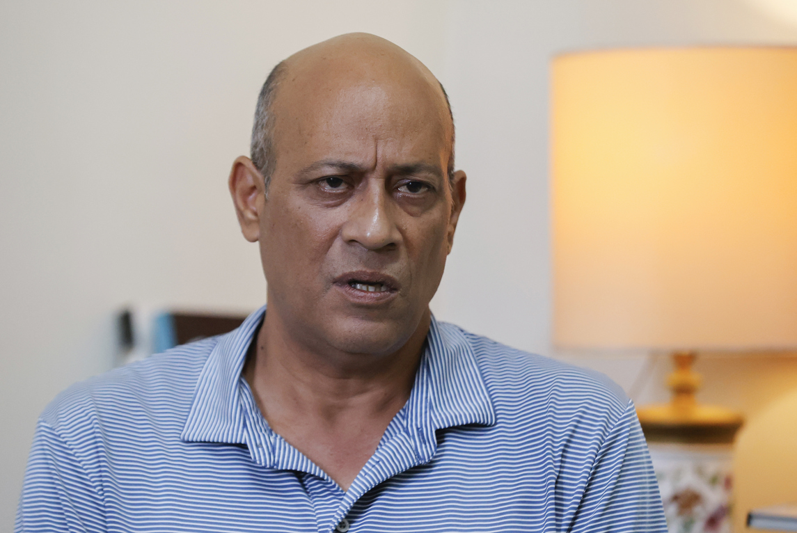 El investigador y profesor de la Universidad de La Habana Pável Alemán, durante una entrevista con EFE en La Habana. Foto: Ernesto Mastrascusa / EFE.