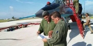 El piloto cubano Raúl González-Pardo Rodríguez (izq.), condenado a siete meses de prisión en EE.UU. y acusado junto con Raúl Castro por el derribo de de dos aviones de Hermanos al Rescate. Foto: Tomada del perfil de las redes sociales.