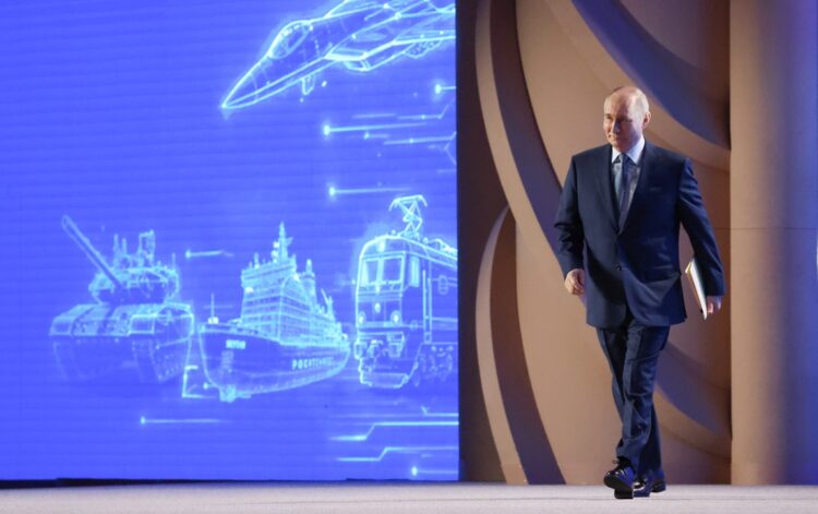 Putin durante el X Congreso de la Unión de Ingenieros Rusos en el Centro Nacional de Rusia en Moscú, este 14 de mayo. Foto: VYACHESLAV PROKOFYEV/SPUTNIK/KREMLIN/EFE/EPA.