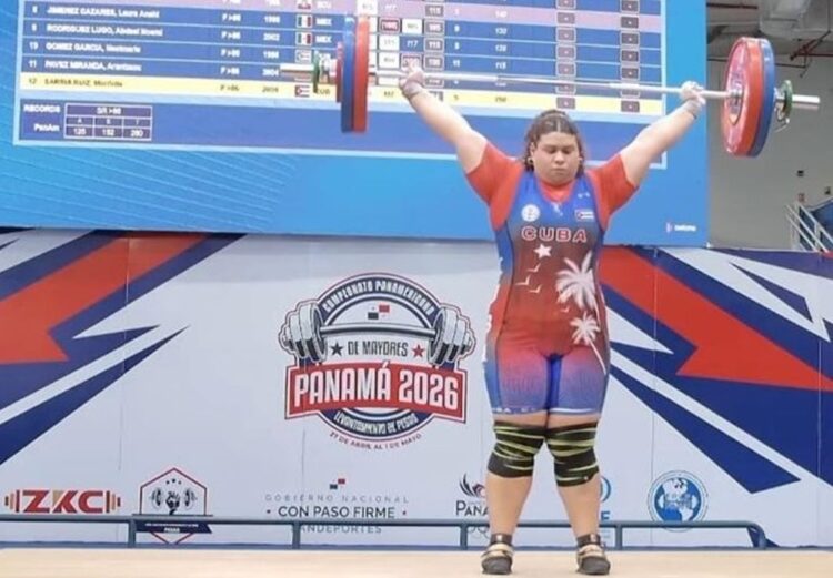 La pesista cubana Marifelix Sarría durante su presentación en el Campeonato Panamericano 2026, con sede en Panamá. Foto: Tomada del perfil de Facebook de JIT Deporte Cubano.