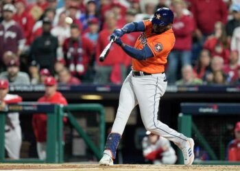 El cubano Yordan Álvarez está envuelto en una impresionante temporada ofensiva. Foto: Houston Chronicle / Archivo.