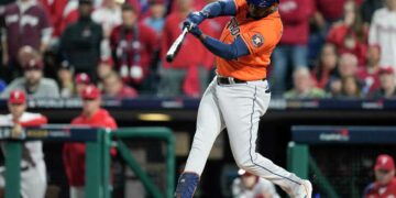 El cubano Yordan Álvarez está envuelto en una impresionante temporada ofensiva. Foto: Houston Chronicle / Archivo.