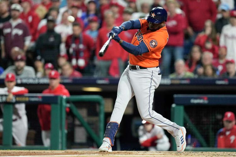 El cubano Yordan Álvarez está envuelto en una impresionante temporada ofensiva. Foto: Houston Chronicle / Archivo.