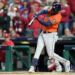 El cubano Yordan Álvarez está envuelto en una impresionante temporada ofensiva. Foto: Houston Chronicle / Archivo.