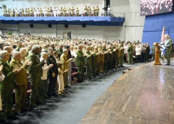 Acto en el teatro K. Marx por el cumpleaños 95 de Raúl Castro. Foto: Tomada del periódico  Granma.