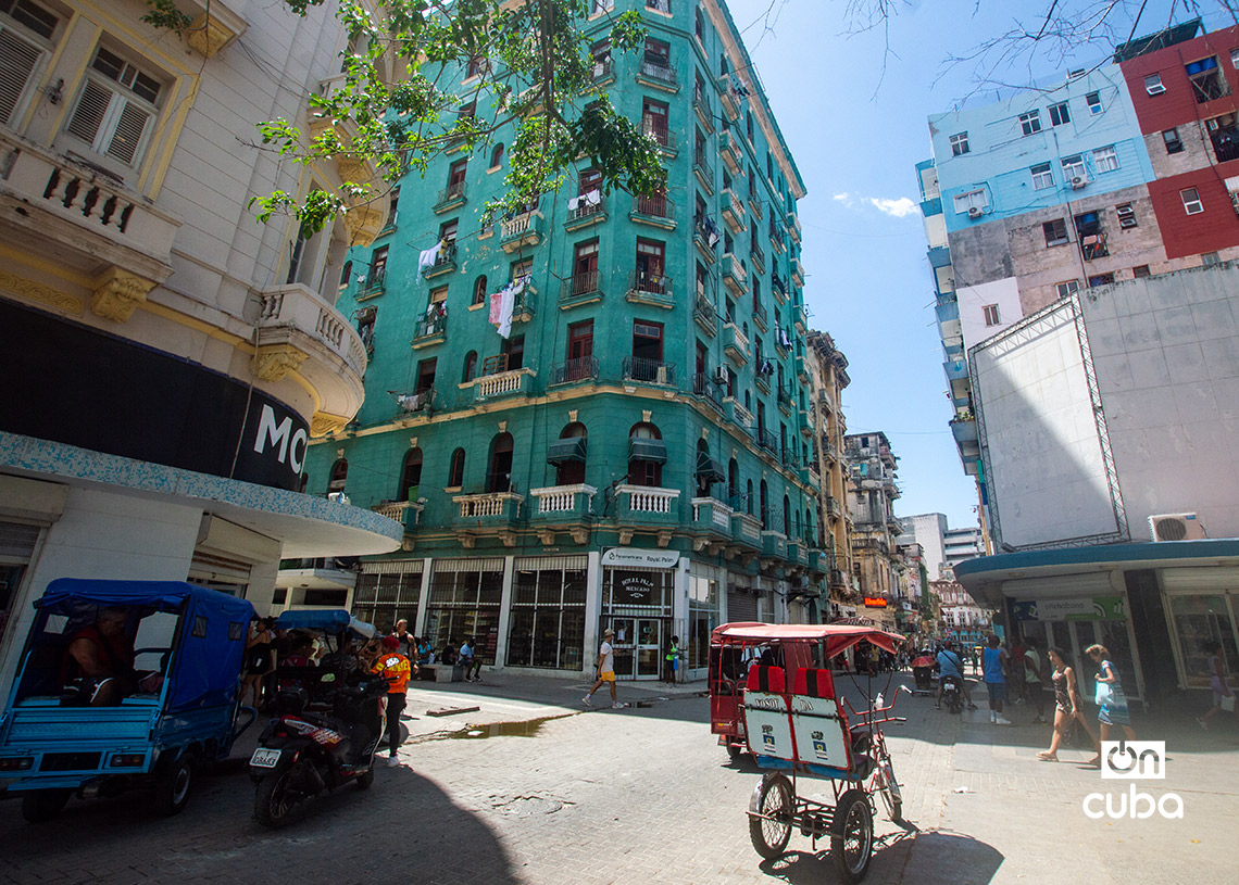 Vista del Boulevard de San Rafael, en La Habana. Foto: Otmaro Rodríguez.